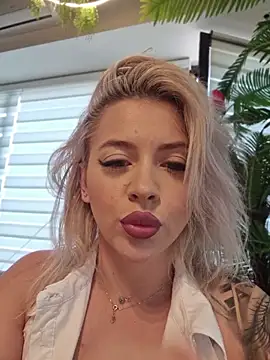 IveySin live cam on StripChat