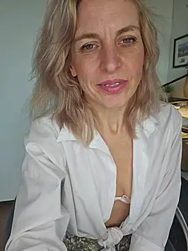 Lovebackground live cam