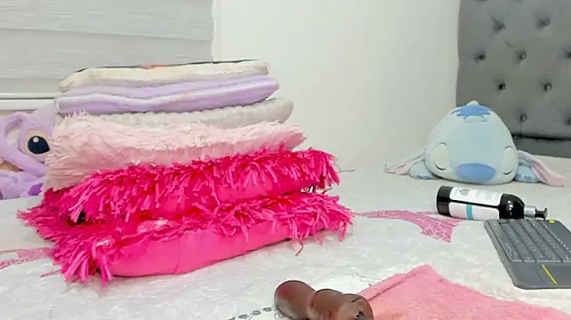Elizabeth_18_ webcam