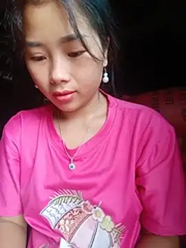 HeresThuy22 webcam