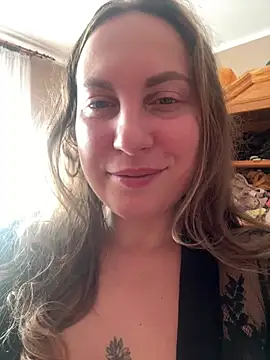 SweetnessDaisie live cam on StripChat