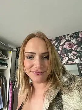 SelinaMariee webcam