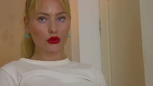 MisshaNight webcam