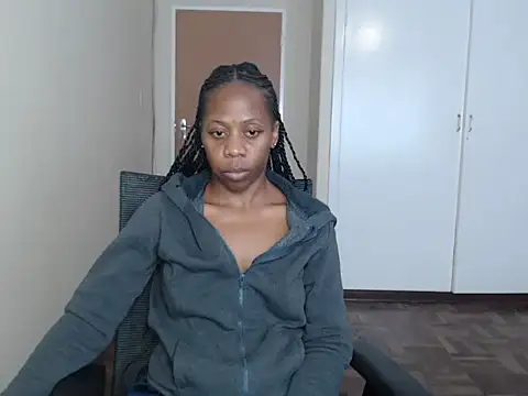 QUEENMANDYY webcam