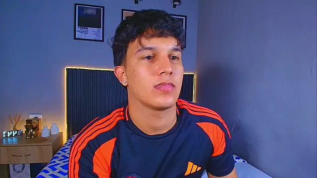 Leo_Savage_ webcam