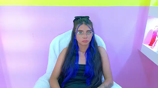 Kyomi_Hunt live cam on StripChat