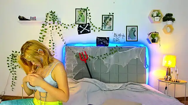 DellaRows webcam