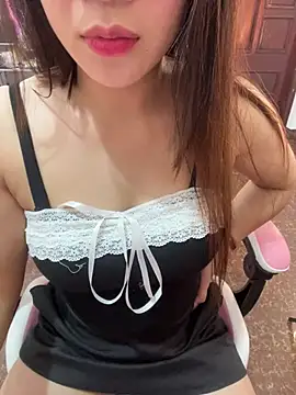 -Lyly_69 Live Webcam on Stripchat
