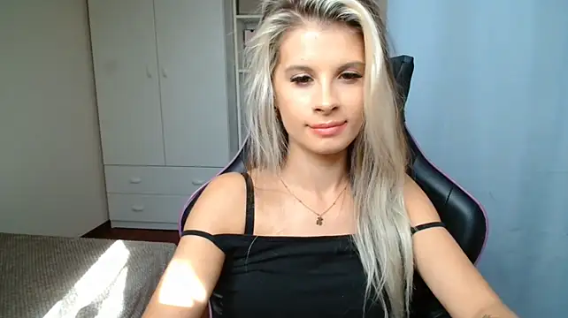 KristineGlow webcam