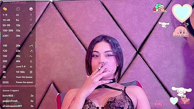 Mikaela-Banes webcam