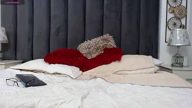 DaniStuart webcam