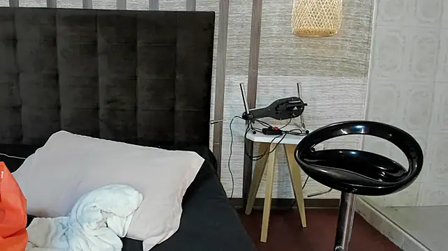 Hannah_Cross webcam