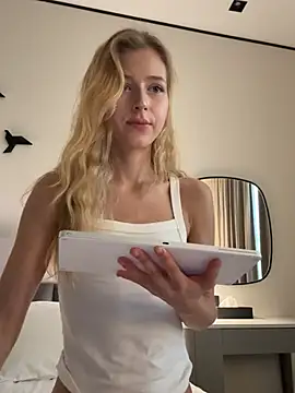 LunaRase live sex cam