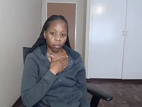 QUEENMANDYY webcam