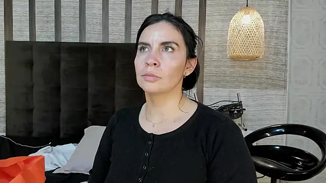 Hannah_Cross webcam