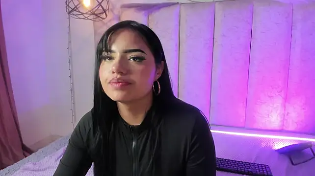 sweetbloomcs live cam on StripChat