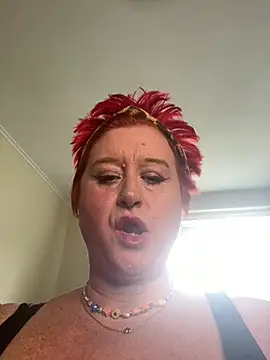 BustyRedxx webcam