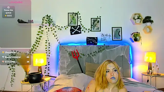 DellaRows webcam