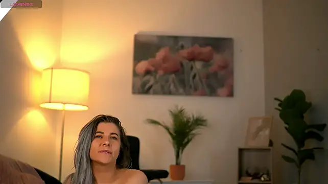ElliePierce webcam