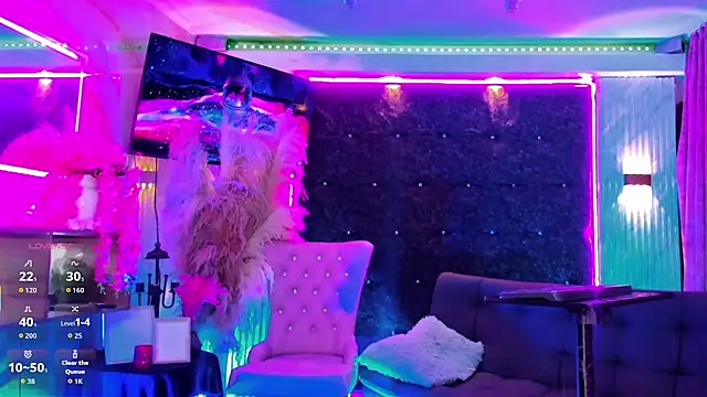 Queens_Wonders_Blonders webcam