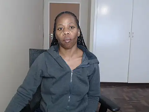 QUEENMANDYY webcam