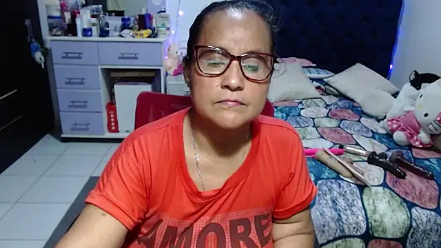 pervert_mommy_ live cam on StripChat