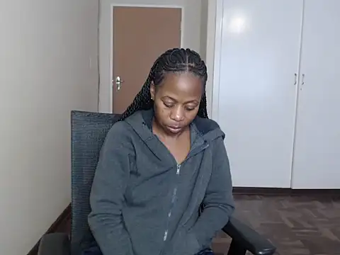 QUEENMANDYY webcam