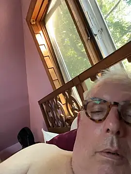 CharlieWeaver22 webcam