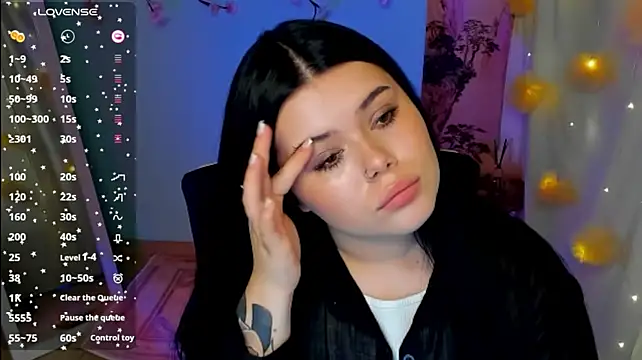 Mona_Esty webcam