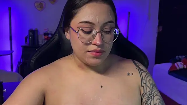 Lilyhotson webcam