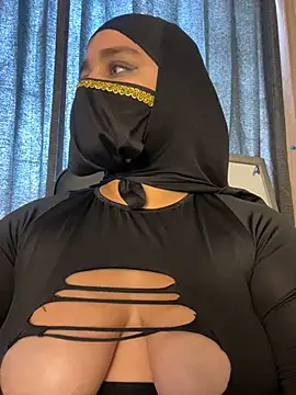 Nayirah_Sahar webcam