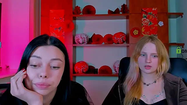 laura_dark_ webcam