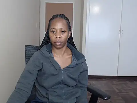 QUEENMANDYY webcam