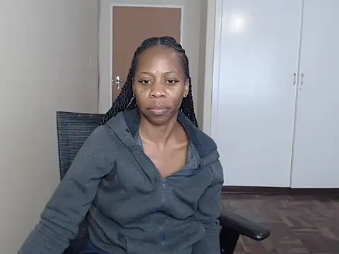 QUEENMANDYY live cam on StripChat
