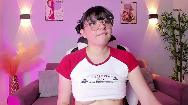 Seraphine_18 webcam