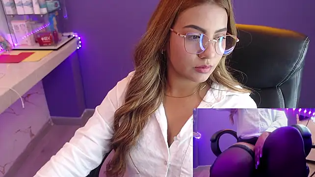 Natasha_Brm webcam