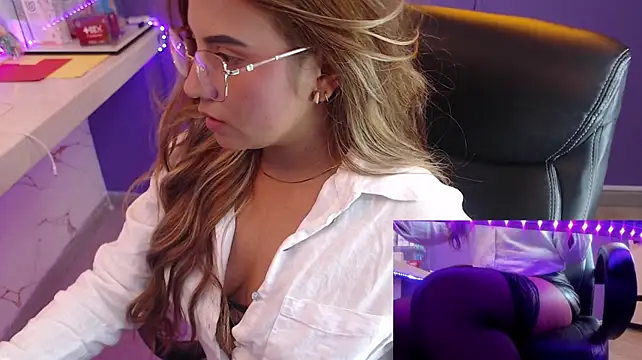 Natasha_Brm webcam