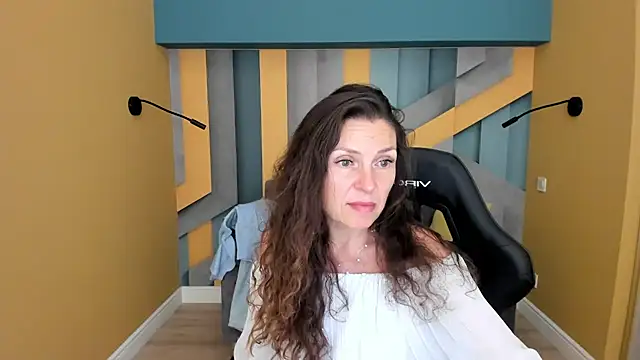 EllaLong webcam