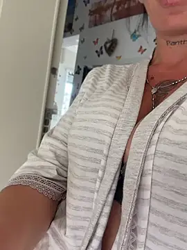 Partenope_Girl webcam