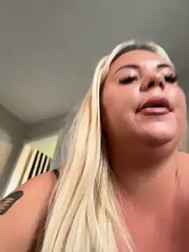 blonde_baddie
