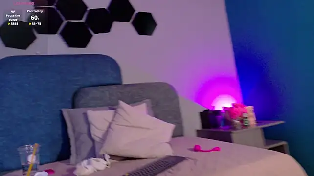 MiiaCullens live cam on StripChat