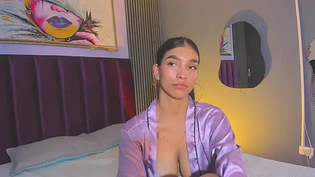 LauraAristizabal live cam on StripChat