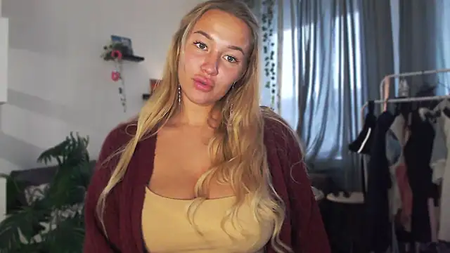 Milk_Bunny live cam on StripChat