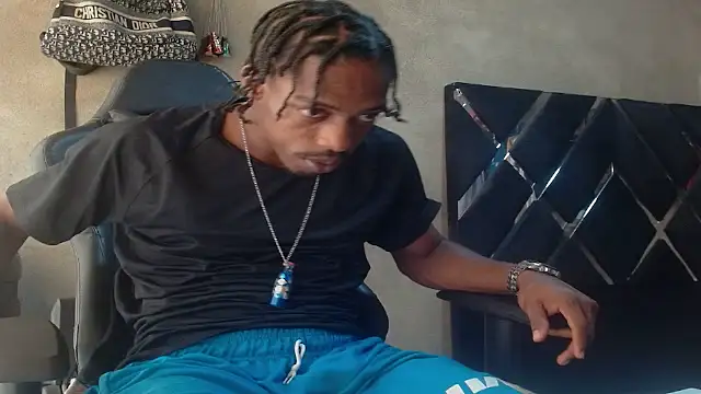 Larry-n-clouds webcam