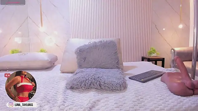 luna_taylorss webcam