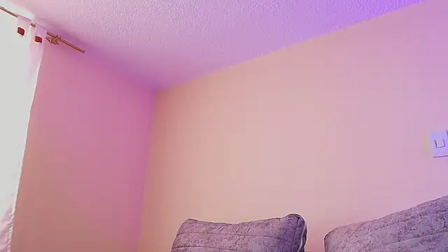 MiaColucci18 webcam