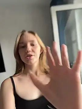 MilaMoone webcam