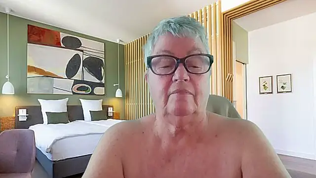 Mystery-Grandmother live cam preview