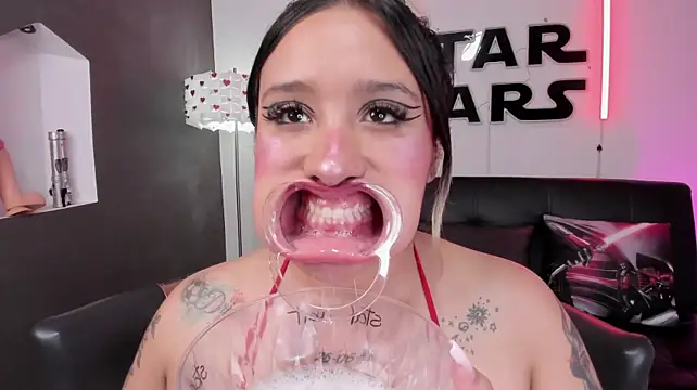 miss_danika webcam