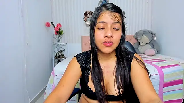 zara_cute live cam on StripChat